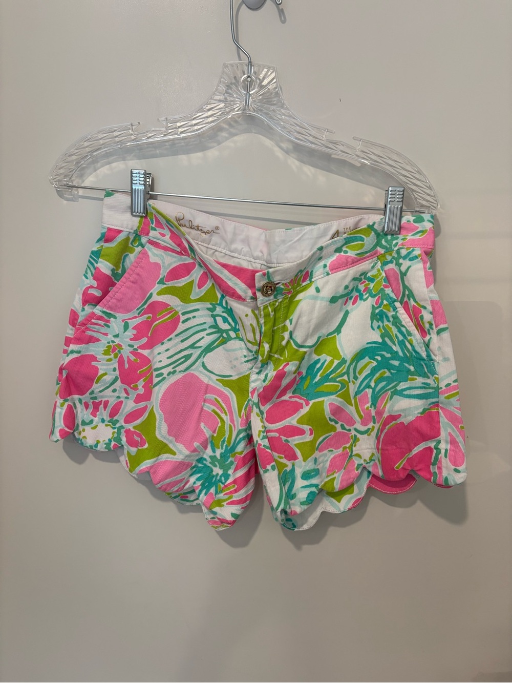 Lilly Pulitzer Floral Scallop Hem Buttercup Shorts. Coastal Preppy Colorful 4 - Picture 9 of 14